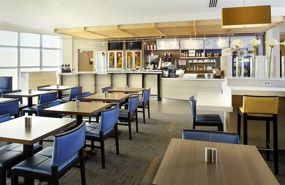 Courtyard By Marriott Hamilton Hotel