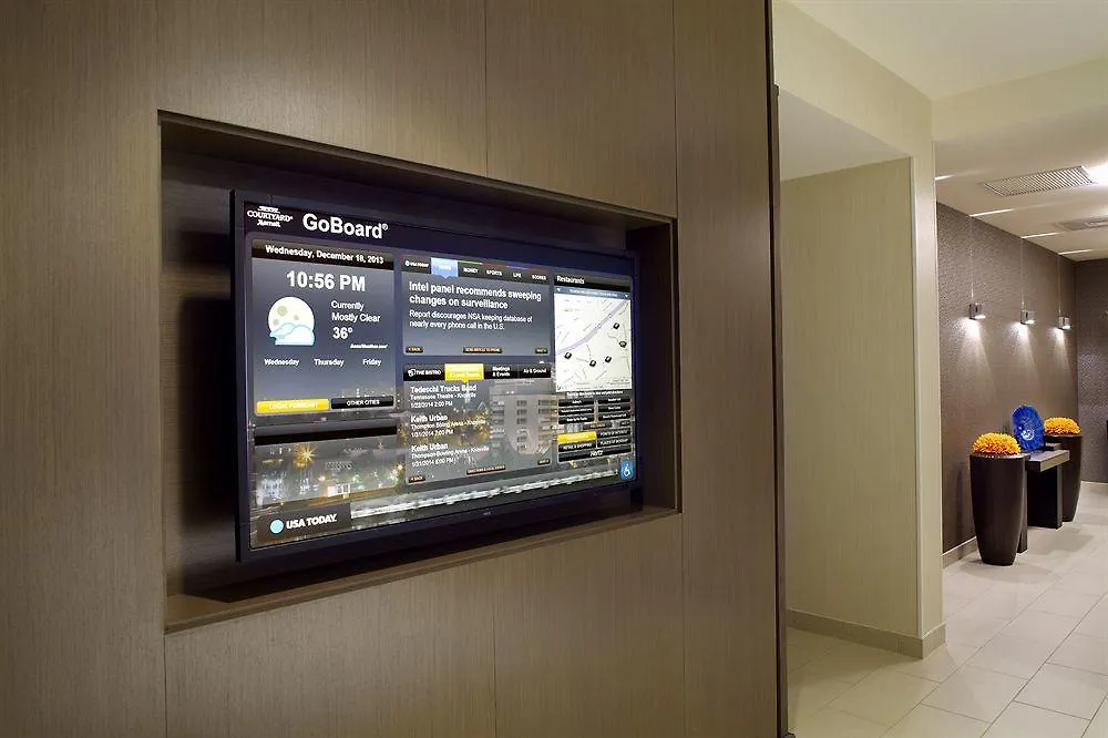 Courtyard By Marriott Hamilton Hotel 4*,