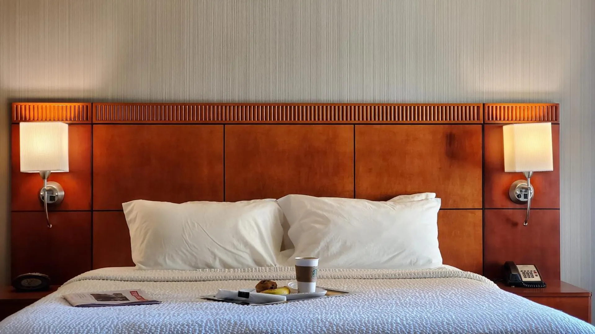 Courtyard By Marriott Hamilton Hotel