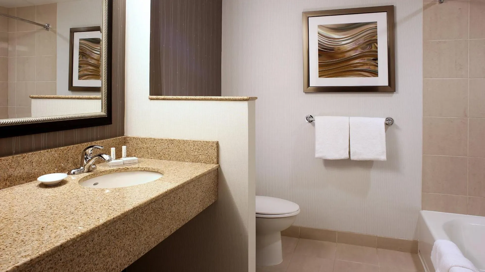 Courtyard By Marriott Hamilton Hotel Canada