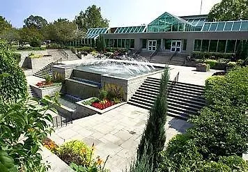 Courtyard By Marriott Hamilton Hotel