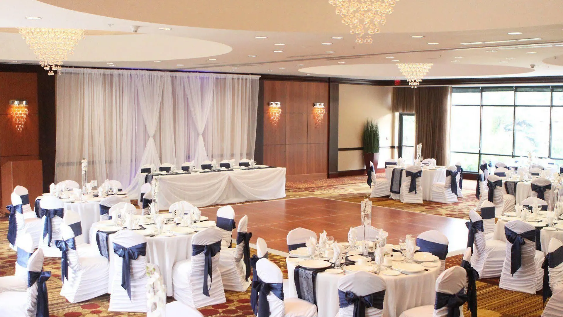 Courtyard By Marriott Hamilton Hotel