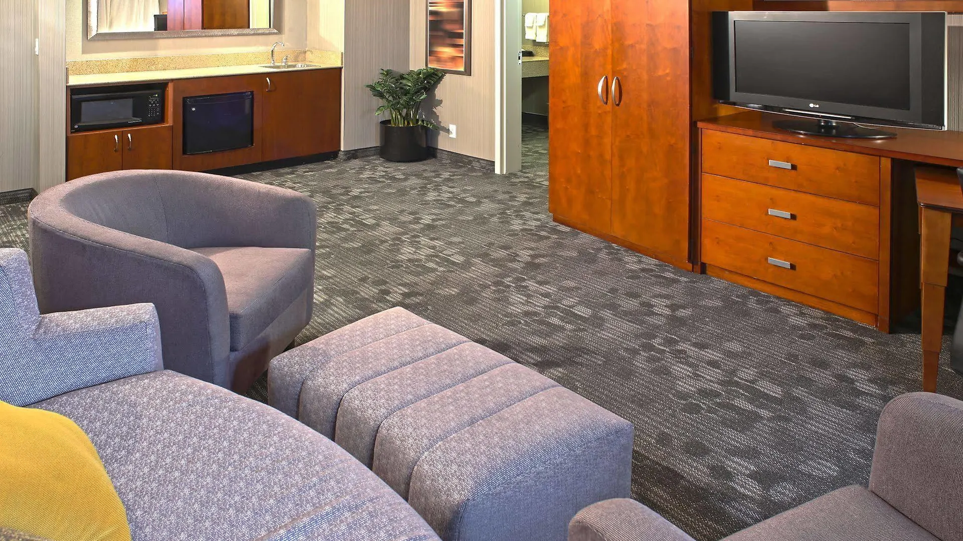 ****  Courtyard By Marriott Hamilton Hotel Canada