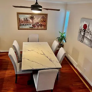 https://villa-crescent-heights-majesty.calgaryhotelsearch.com